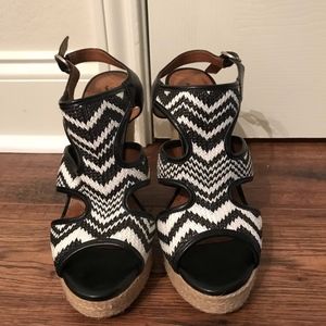 Black & white wedges